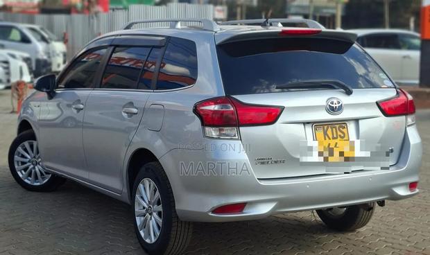 Toyota Corolla Fielder 2018 Silver