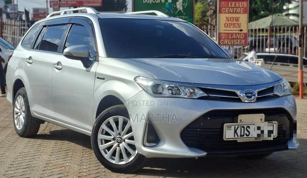 Toyota Corolla Fielder 2018 Silver