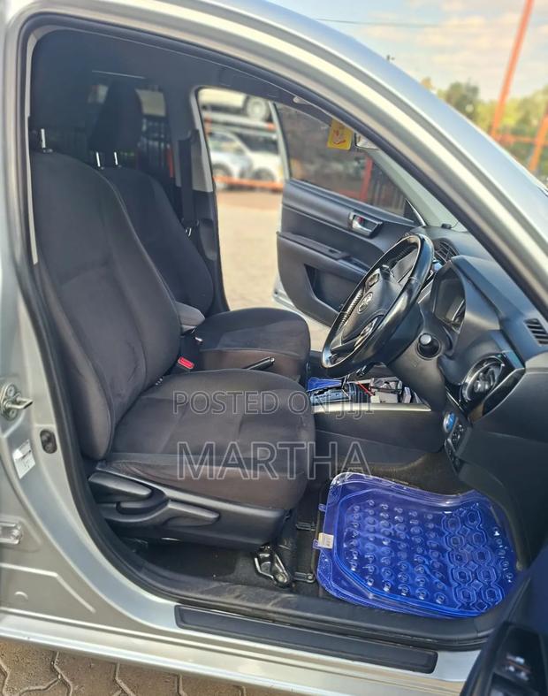 Toyota Corolla Fielder 2018 Silver