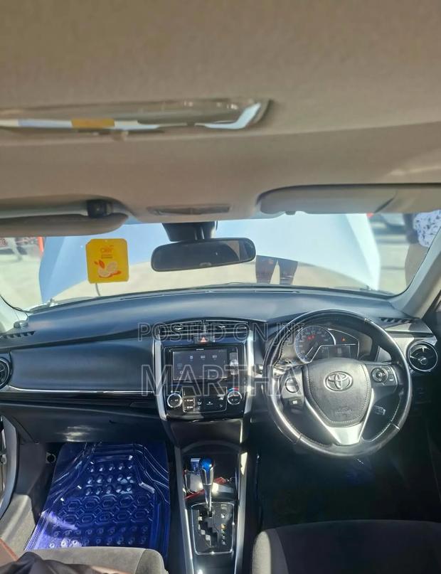 Toyota Corolla Fielder 2018 Silver