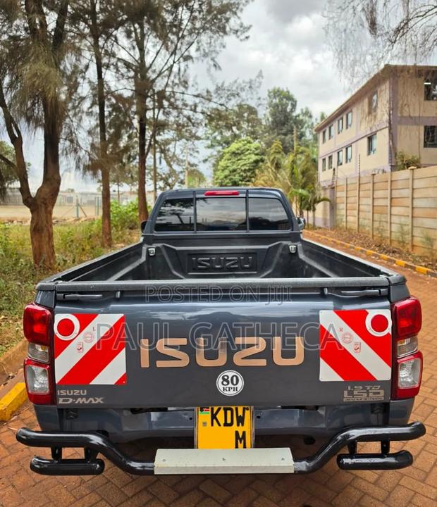 Isuzu D-MAX 2025 Silver