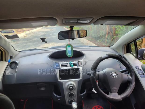 Toyota Vitz 2009 Blue