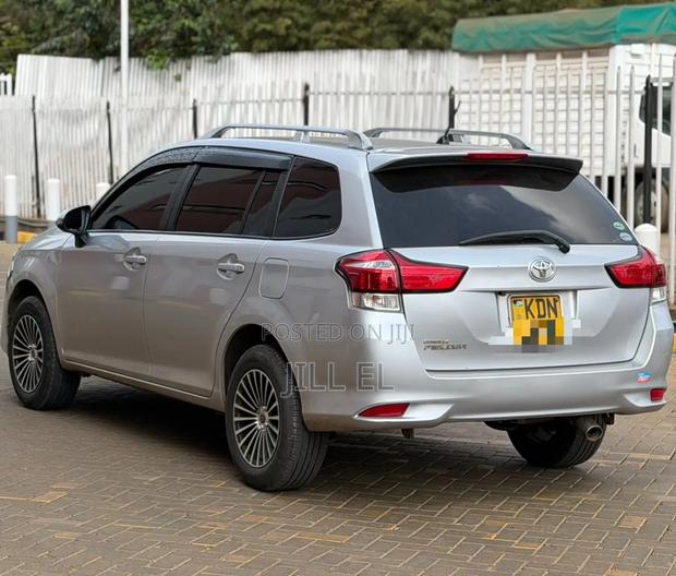 Toyota Corolla Fielder 2016 Silver