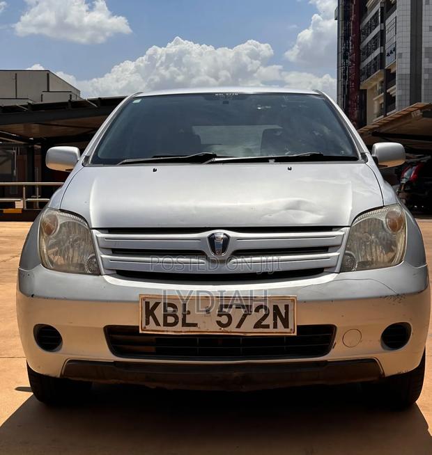 Toyota IST 2004 Silver