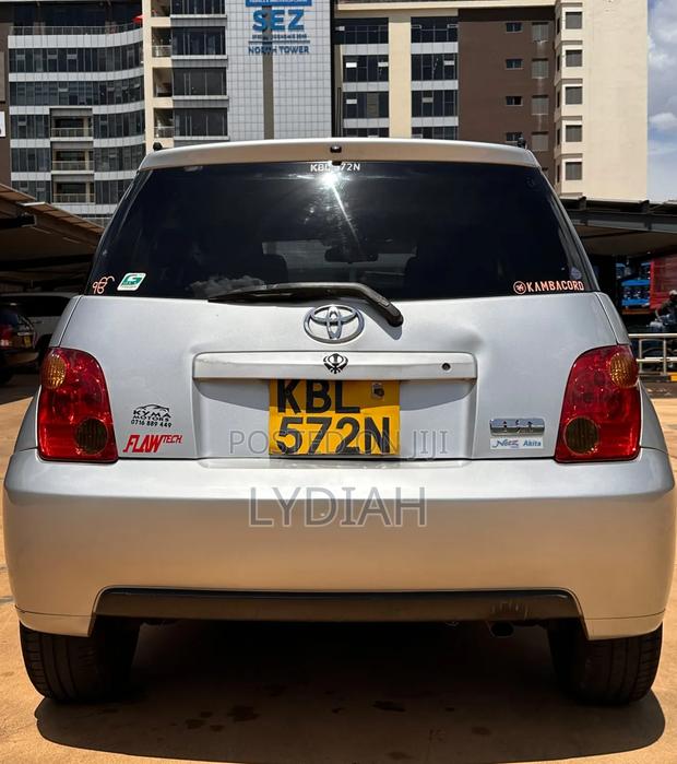 Toyota IST 2004 Silver