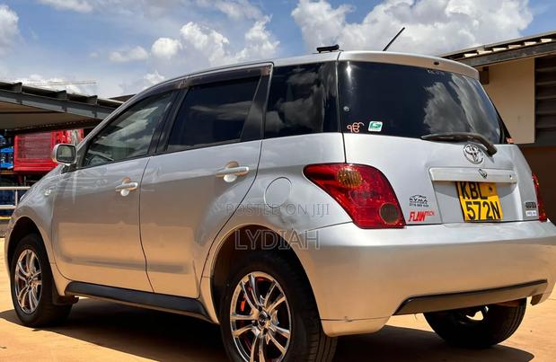Toyota IST 2004 Silver