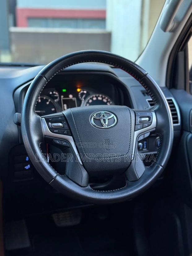 Toyota Land Cruiser Prado 2.8 2021 Black