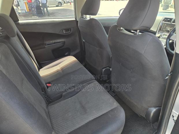 Toyota Ractis 1.3 FWD 2016 Silver