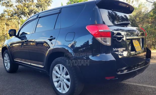 Toyota Vanguard 2010 Black