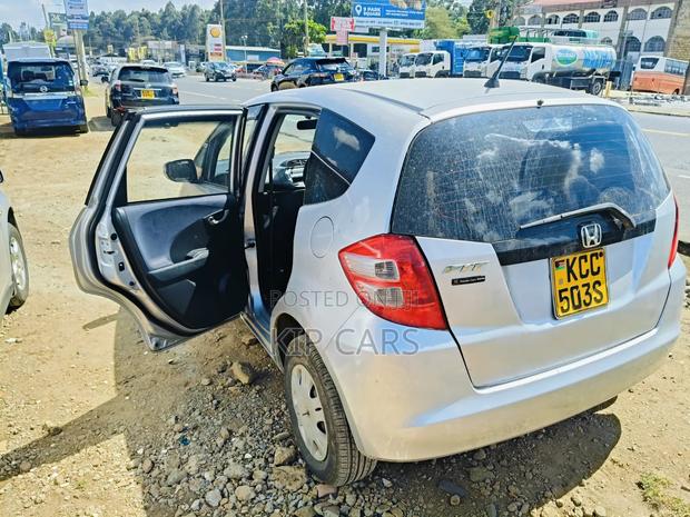 Honda Fit Base FWD 2007 Silver