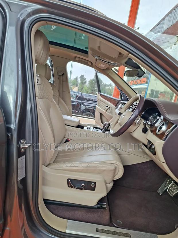 Bentley Bentayga 2018 Gray