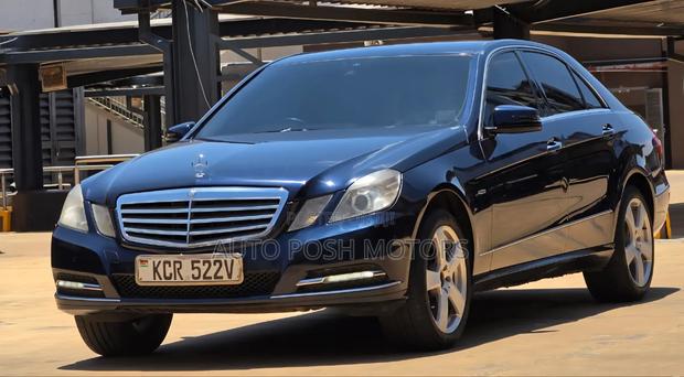 Mercedes-Benz E200 2012 Blue