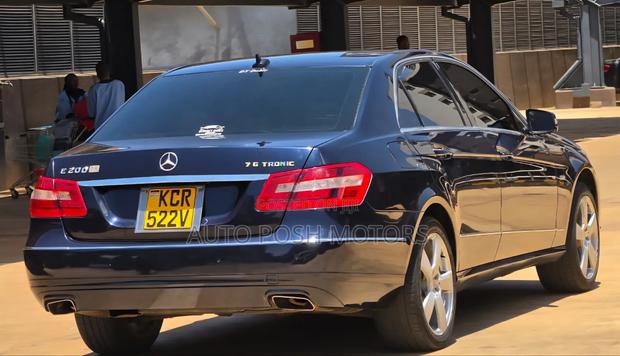 Mercedes-Benz E200 2012 Blue