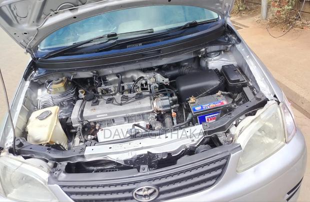 Toyota Corolla Spacio 2000 Silver