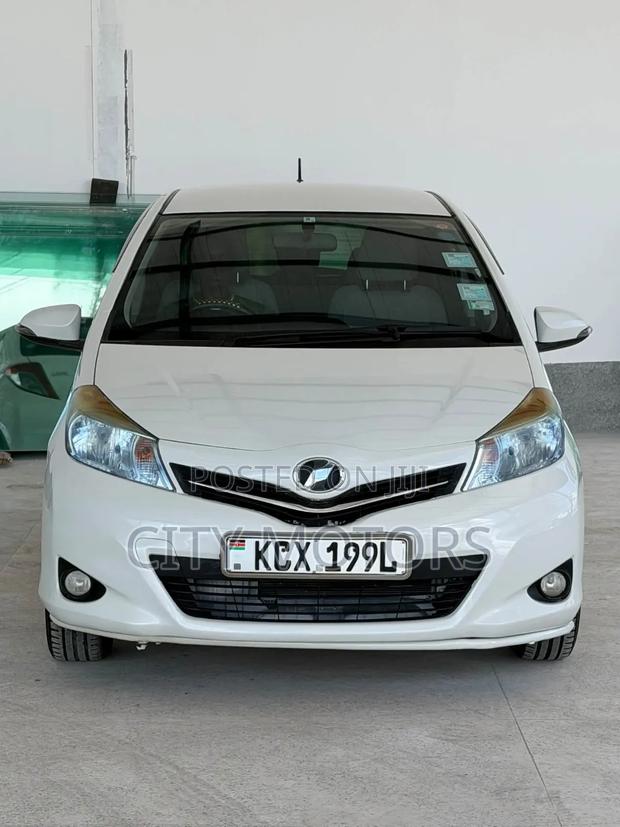 Toyota Vitz 1.0 FWD 5dr 2012 White