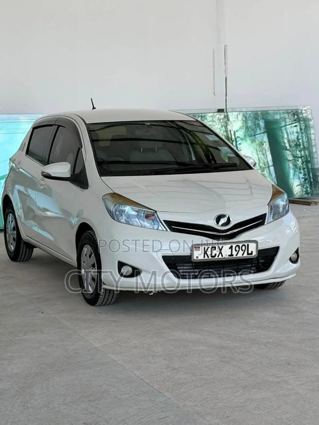 Toyota Vitz 1.0 FWD 5dr 2012 White