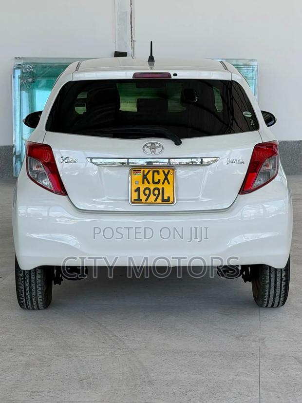Toyota Vitz 1.0 FWD 5dr 2012 White