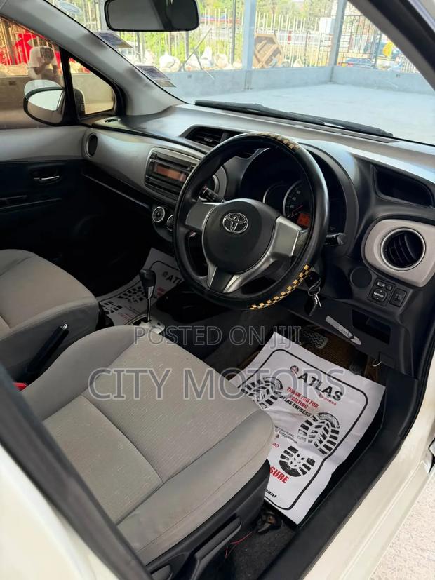 Toyota Vitz 1.0 FWD 5dr 2012 White