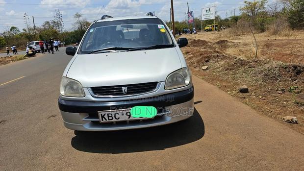 Toyota Raum 1.5 AWD 2002 Silver