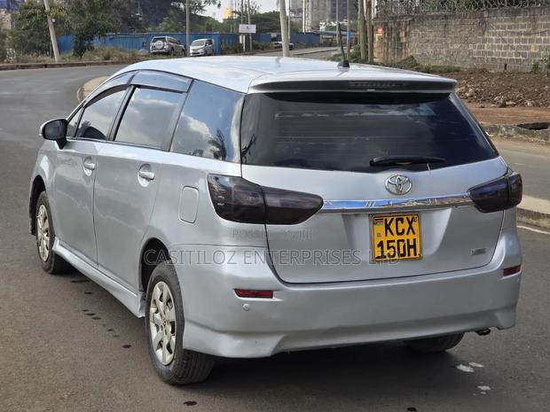 Toyota Wish 2012 Silver