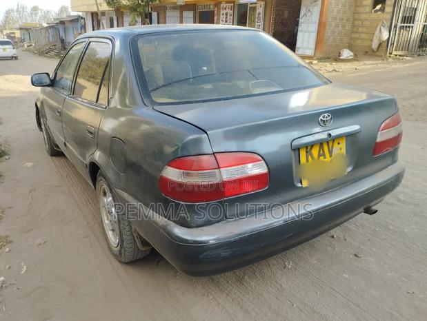 Toyota Corolla 2000 Gray