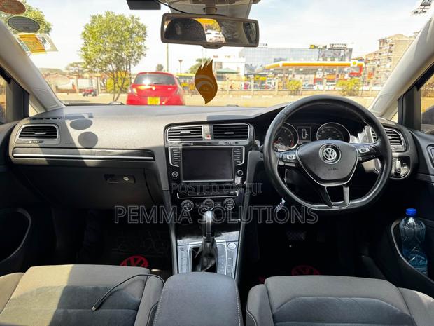 Volkswagen Golf 2016 Blue