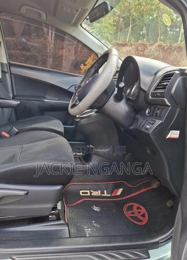 Toyota Ractis 2013 Green