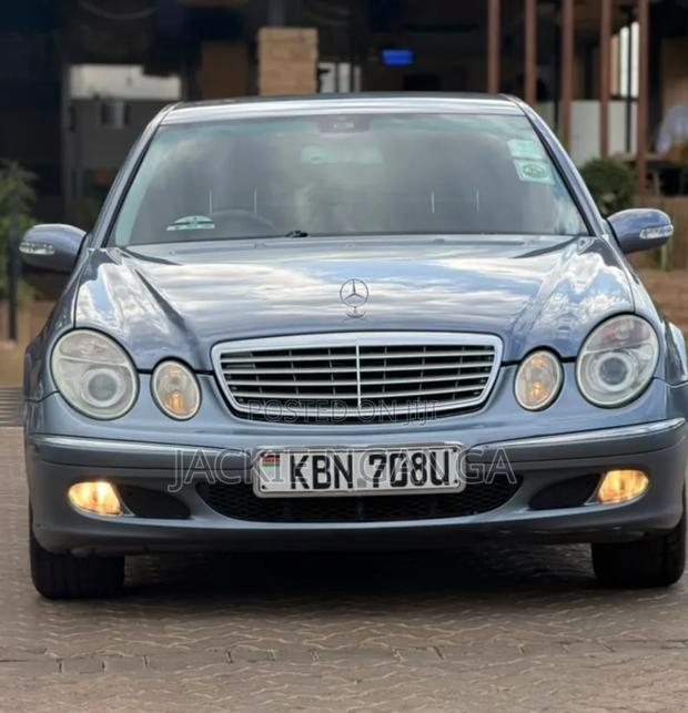 Mercedes-Benz E200 2005 Blue