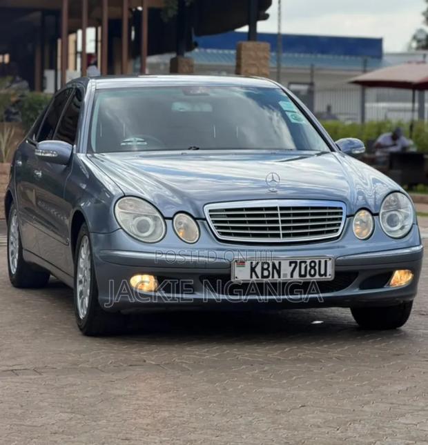 Mercedes-Benz E200 2005 Blue