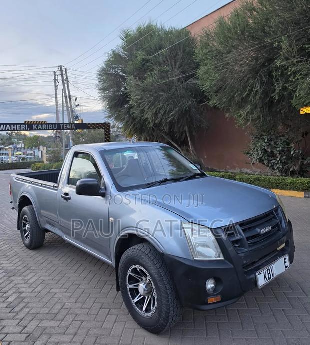 Isuzu D-MAX 2013 Gray