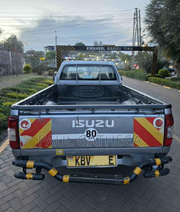 Isuzu D-MAX 2013 Gray