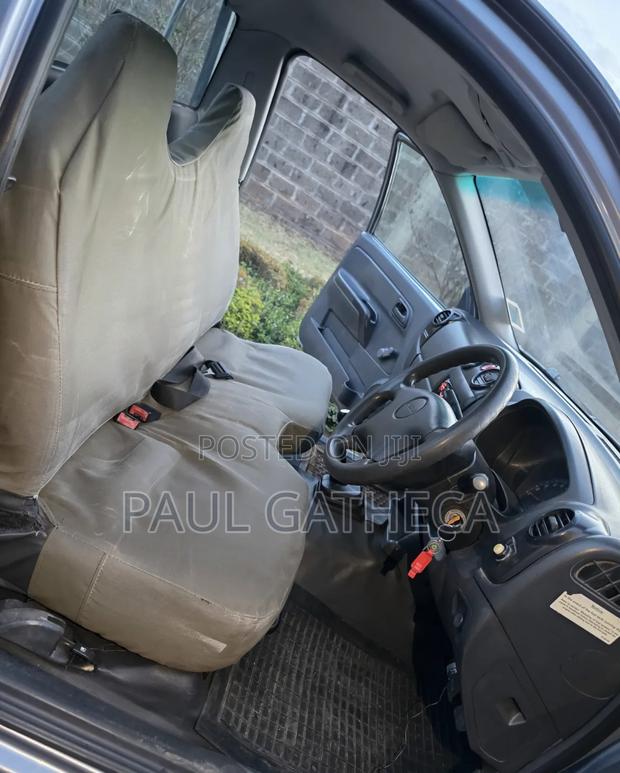 Isuzu D-MAX 2013 Gray