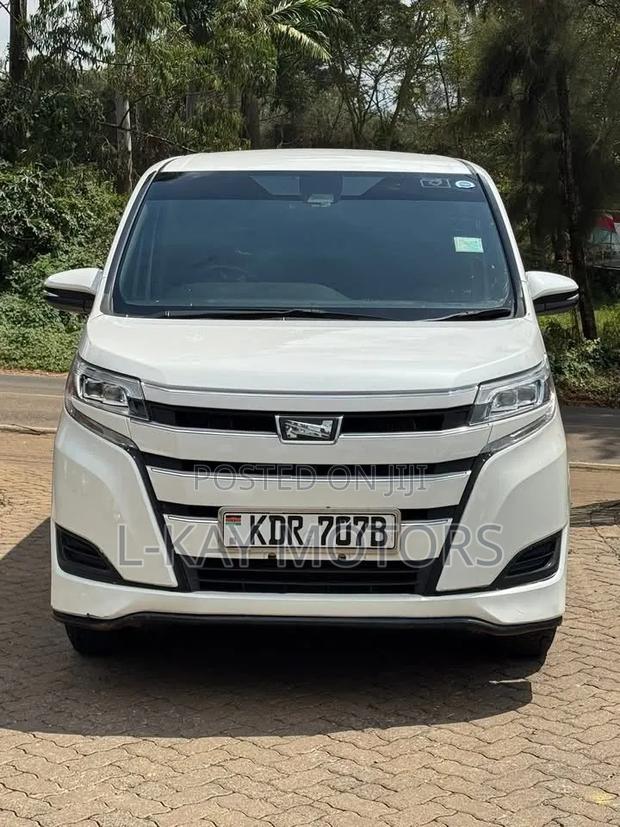 Toyota Noah 2018 White