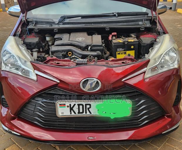 Toyota Vitz 2017 Maroon