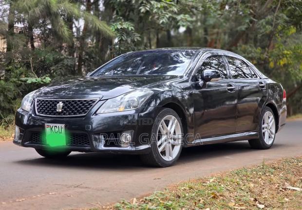 Toyota Crown 2012 Black