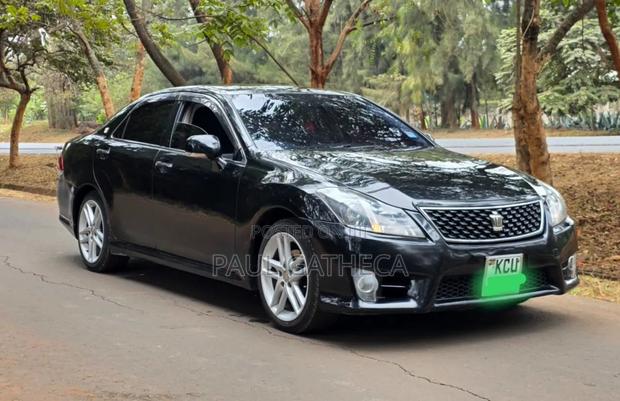 Toyota Crown 2012 Black