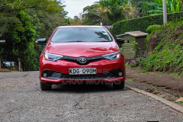 Toyota Auris 2016 Red