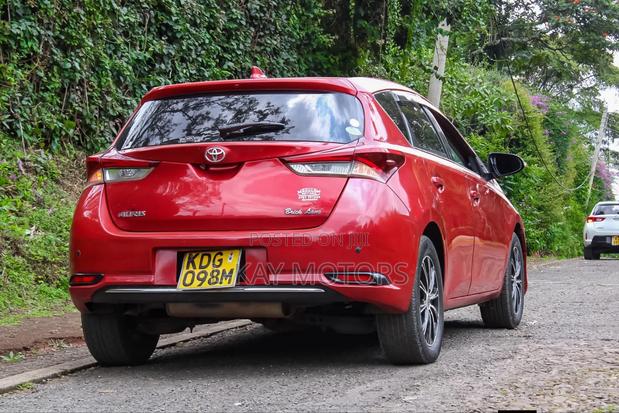Toyota Auris 2016 Red