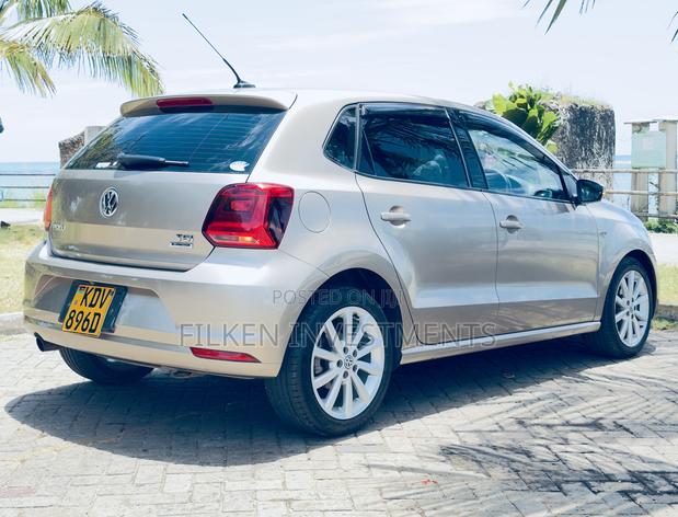 Volkswagen Polo 2017 Gold