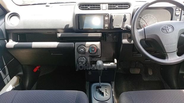 Toyota Probox 1.5 DX Comfort 4WD 2019 White