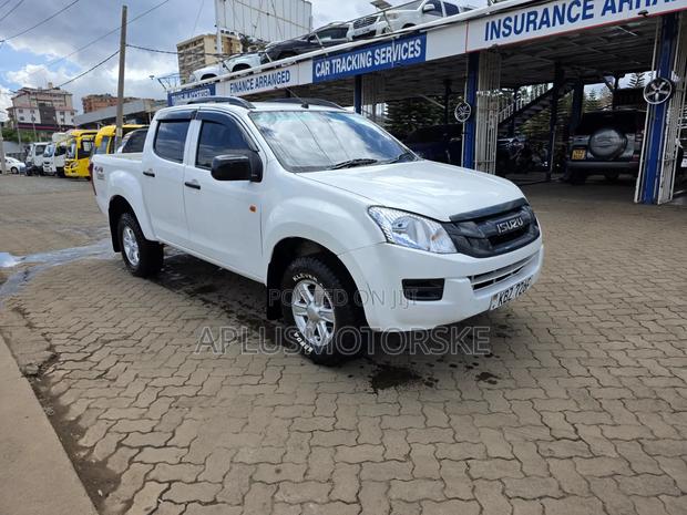 Isuzu D-MAX 2013 White