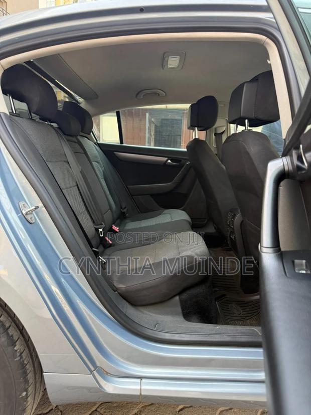 Volkswagen Passat 2013 Blue