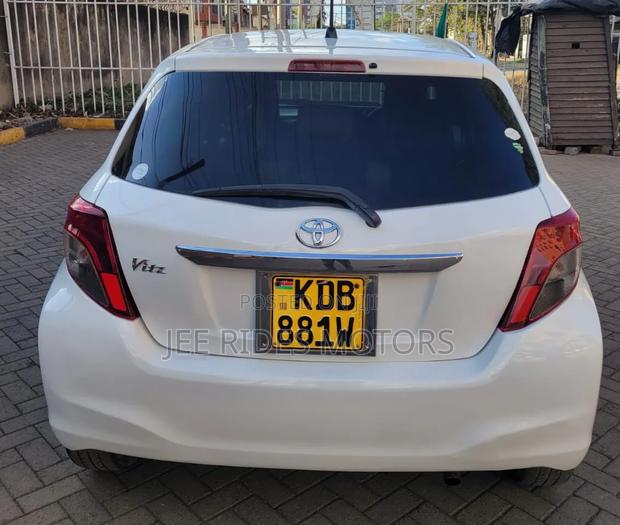Toyota Vitz 2013 Off white