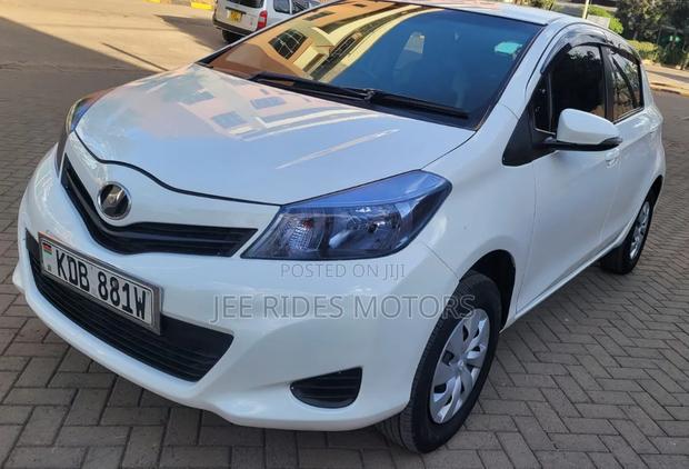 Toyota Vitz 2013 Off white