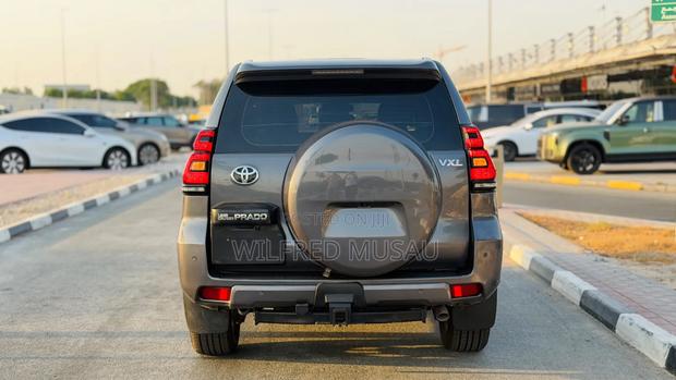 Toyota Land Cruiser Prado 2.8 2020 Gray
