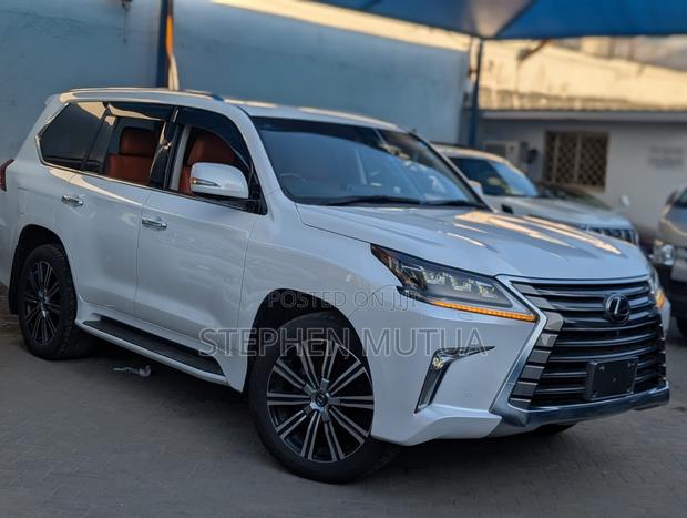 Lexus LX 570 AWD 2019 White