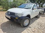 Mitsubishi L200 Club Cab 2.5 180hp 4WD 2015 White for sale
