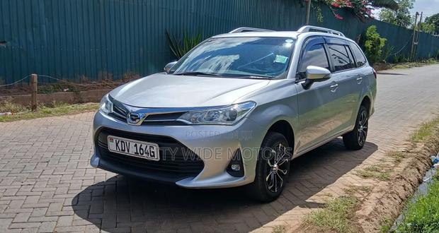 Toyota Corolla Fielder 1.5 Hybrid FWD 2019 Silver