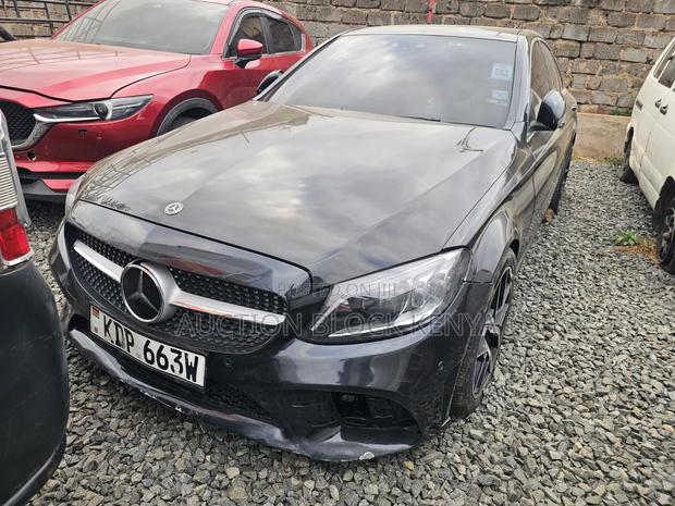 Mercedes-Benz C200 2018 Black