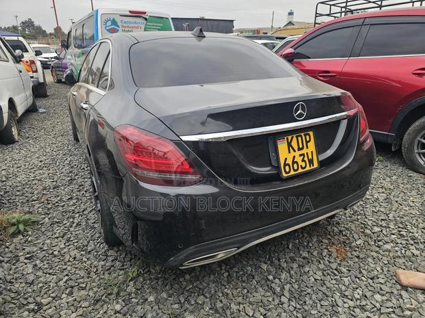 Mercedes-Benz C200 2018 Black